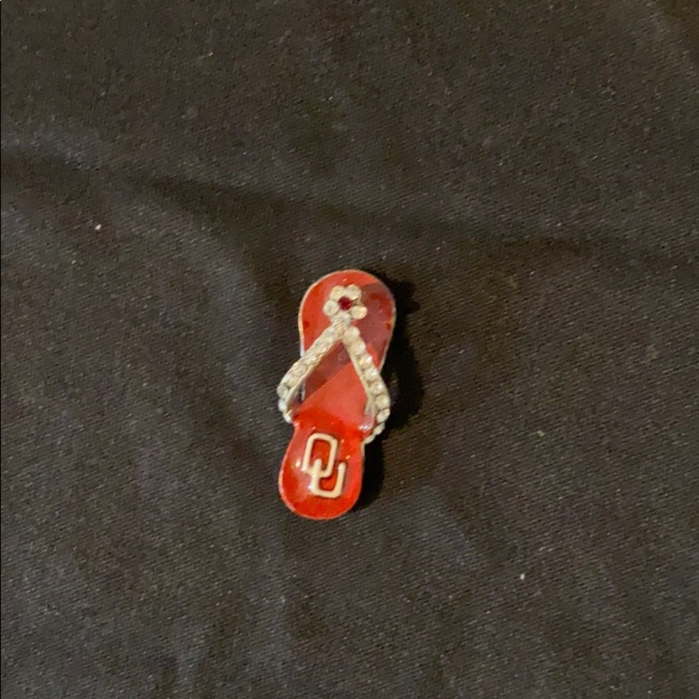 OU flip flop pendant